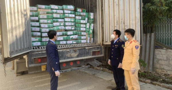 Tạm giữ 14 tấn thịt bò đông lạnh có dấu hiệu vi phạm chưa biết chủ sở hữu tại Lạng Sơn