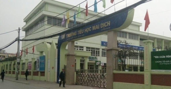 Hà Nội: Phụ huynh bất bình vì gần 100 học sinh nghi vấn ngộ độc thực phẩm tại trường Tiểu học Mai Dịch Hà Nội: Phụ huynh bất bình vì gần 100 học sinh nghi vấn ngộ độc thực phẩm tại trường Tiểu học Mai Dịch