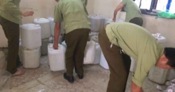 Hà Giang: Trả lại 175 can rượu không có tem nhãn cho chủ sở hữu