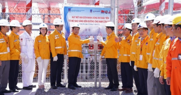 Đón dòng khí đầu tiên từ mỏ Sao Vàng - Đại Nguyệt