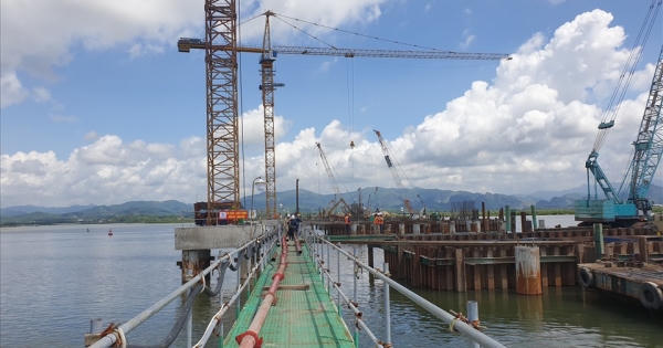 Quyết dừng các nhà máy xi măng bên bờ vịnh Cửa Lục trước 2030