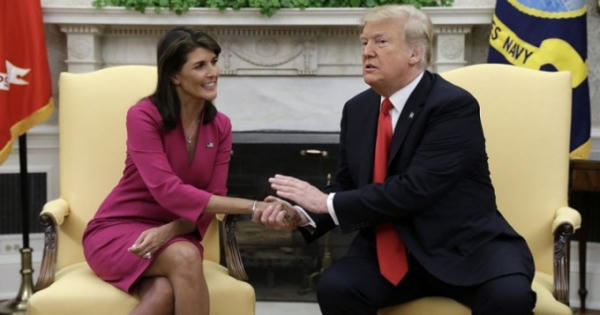 Cựu Đại sứ Mỹ tiết lộ 'âm mưu chống lại ông Trump' ngay trong Nhà Trắng
