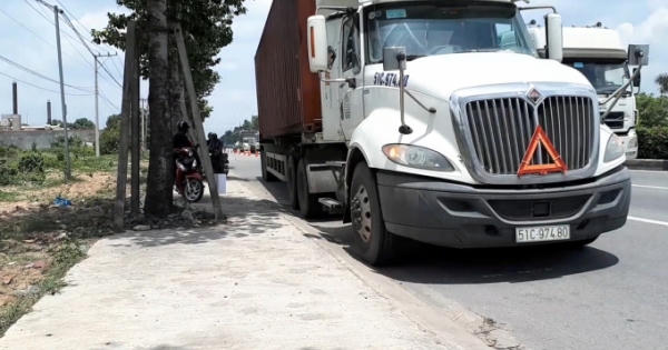 Bình Dương: Đôi nam nữ thương vong sau va chạm với container