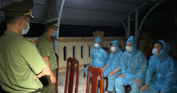 Bắt giữ các đối tượng chở người Trung Quốc nhập cảnh trái phép ở Quảng Bình