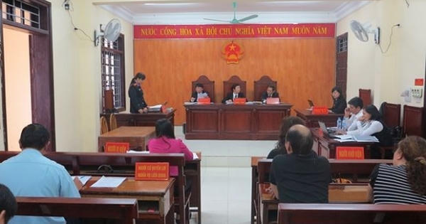 Nhiều điểm khó khăn, vướng mắc trong việc dân kiện chính quyền