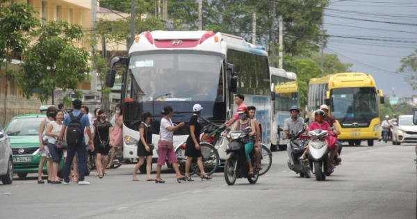 Chủ tịch tỉnh Thừa Thiên Huế yêu cầu xử lý “Bến xe chui” trên đường Đội Cung mà Pháp luật Plus phản ánh