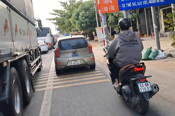 Đồng Tháp: Xử phạt tài xế điều khiển ô tô tập lái đi vào làn xe máy Đồng Tháp: Xử phạt tài xế điều khiển ô tô tập lái đi vào làn xe máy