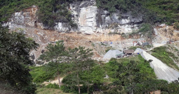 Doanh nghiệp khai thác đá bất chấp lệnh cấm của Chủ tịch tỉnh, chính quyền xã lơ mơ!