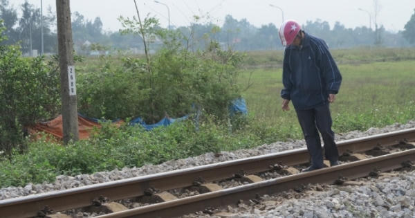 Nghệ An: Bị tàu hàng kéo lê hơn 50m, người đàn ông tử vong tại chỗ