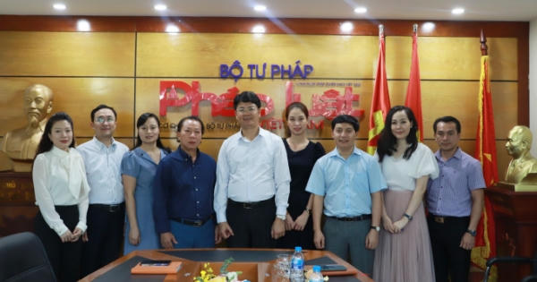 Thứ trưởng Nguyễn Thanh Tịnh dành từ "Bản lĩnh" tặng Báo Pháp luật Việt Nam Thứ trưởng Nguyễn Thanh Tịnh dành từ "Bản lĩnh" tặng Báo Pháp luật Việt Nam