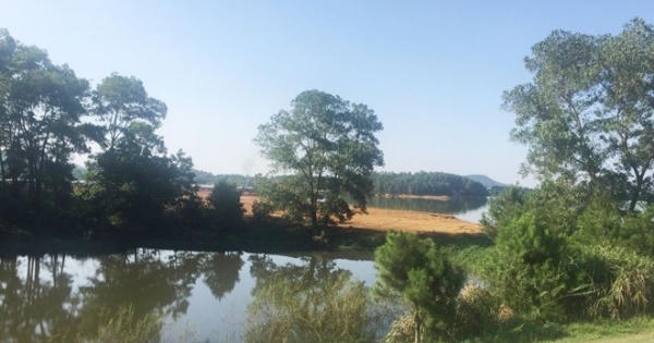 Sân golf 'tấn công' hồ Đồng Mô?