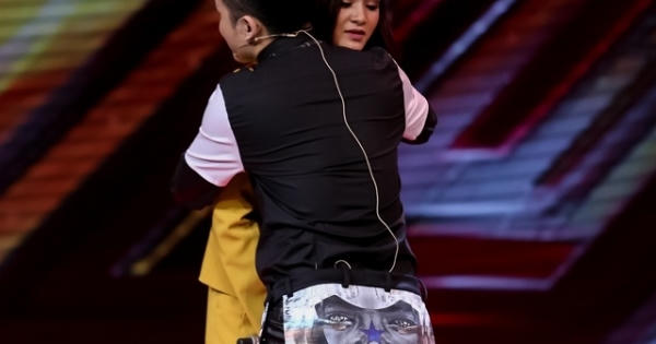 Tùng Dương "ga lăng" lau nước mắt cho thí sinh nữ khiến Hồ Quỳnh Hương ghen tỵ