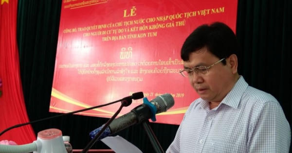 Trao quyết định nhập quốc tịch Việt Nam cho 38 người Lào di cư tự do và kết hôn không giá thú