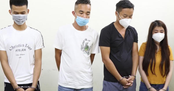 Bắt giữ nhóm nam, nữ thuê phòng nghỉ để bay lắc giữa mùa dịch ở Quảng Bình Bắt giữ nhóm nam, nữ thuê phòng nghỉ để bay lắc giữa mùa dịch ở Quảng Bình