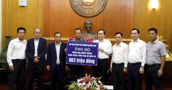Mặt trận phân bổ 325 tỷ đồng đến bà con vùng lũ Mặt trận phân bổ 325 tỷ đồng đến bà con vùng lũ