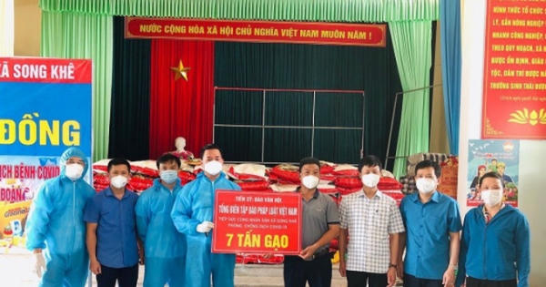 Nối tiếp hành trình "Kết nối yêu thương" của Báo PLVN đến với người dân ở tâm dịch 2 tỉnh Bắc Ninh - Bắc Giang