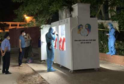 Video: Mục sở thị buồng lấy mẫu xét nghiệm chống nóng cho y bác sỹ tuyến đầu chống dịch