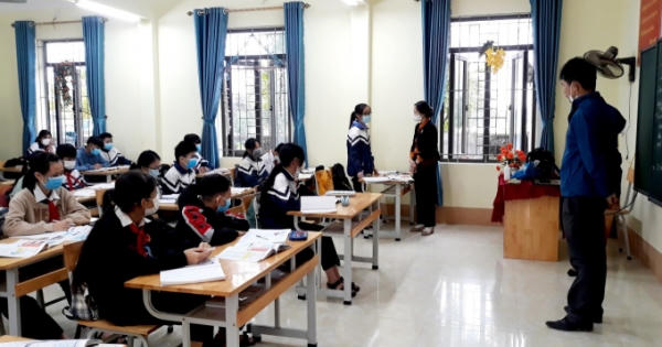 Học sinh tại 14 trường THCS huyện Việt Yên (Bắc Giang) được trở lại trường học trực tiếp