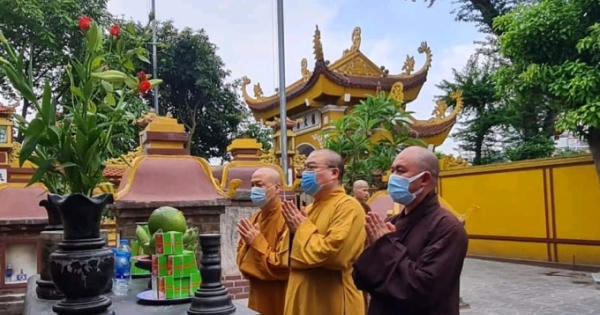 Hà Nội: Dâng hương tưởng niệm cố Trưởng lão Hòa thượng Kim Cương Tử Hà Nội: Dâng hương tưởng niệm cố Trưởng lão Hòa thượng Kim Cương Tử