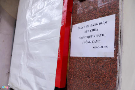 Mỗi thẻ ATM đang 'cõng' bao nhiêu loại phí?