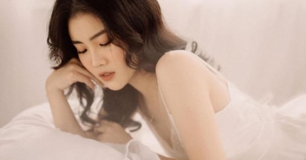 Đón Noel một mình, bạn gái Đoàn Văn Hậu than thở cô đơn