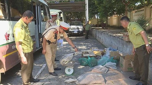 Phát hiện xe khách chở số lượng lớn thú rừng