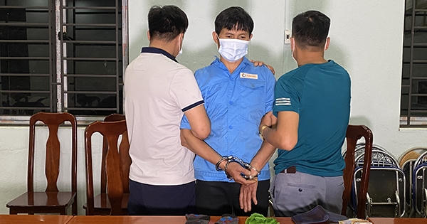 Lào Cai: Bắt khẩn cấp nguyên Chủ tịch xã mua bán vận chuyển trái phép ma tuý