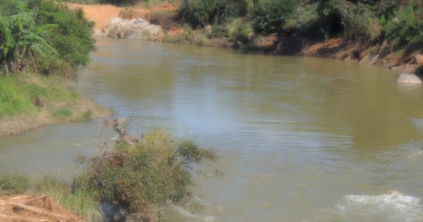 Kon Tum: Thủy điện Đức Nhân tích nước làm chết trâu, bò của dân