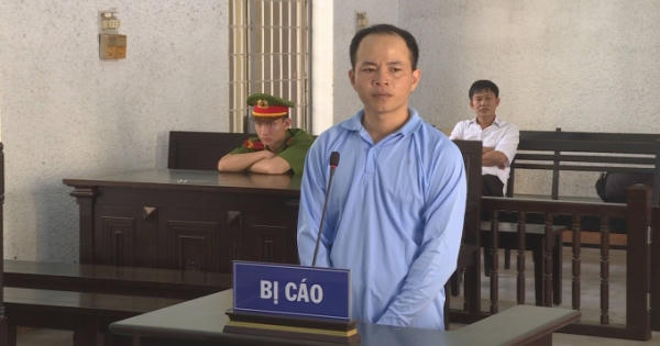 Chiếm đoạt hàng tỷ đồng của công ty vì thua cá độ bóng đá