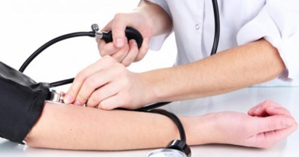 Đột quỵ khi đang thực hiện nhiệm vụ coi thi THPT Quốc gia, một nam giám thị tử vong