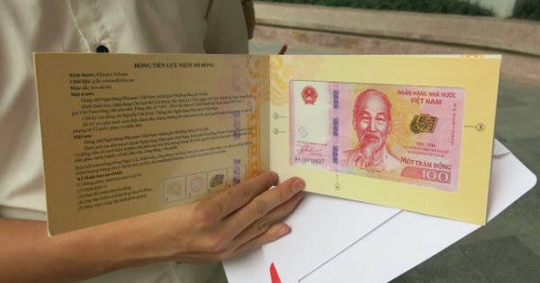 Tiền lưu niệm 100 đồng được bán giá đắt gấp ba lần sau một năm Tiền lưu niệm 100 đồng được bán giá đắt gấp ba lần sau một năm