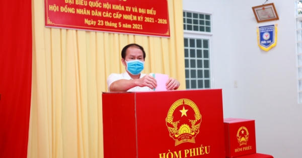 Cử tri Hậu Giang háo hức đi bầu cử từ sáng sớm