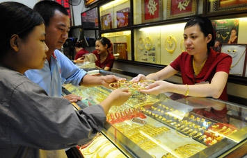 Giá vàng ngày 24/11: Vàng lao dốc khi giới đầu tư ồ ạt bán tháo