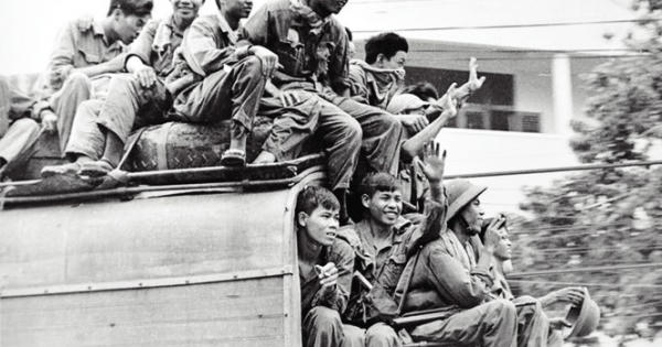 Bộ ảnh lịch sử ngày 30/4 chưa từng triển lãm