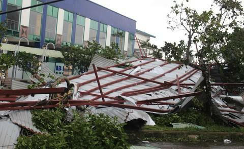 Bão số 9 - Molave đổ bộ trên đất liền 2 tỉnh Quảng Nam, Quảng Ngãi Bão số 9 - Molave đổ bộ trên đất liền 2 tỉnh Quảng Nam, Quảng Ngãi