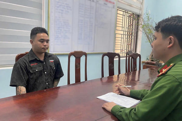 Giả danh công an, lừa 4 triệu đồng để “chuộc” iPhone 14 Pro Max