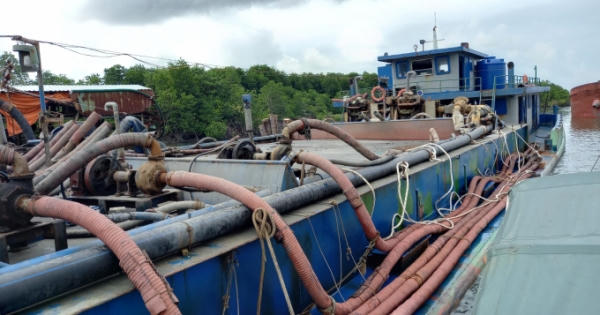 Bà Rịa - Vũng Tàu: Nhiều phương tiện vận chuyển cát không rõ nguồn gốc trên sông Mỏ Nhát Bà Rịa - Vũng Tàu: Nhiều phương tiện vận chuyển cát không rõ nguồn gốc trên sông Mỏ Nhát