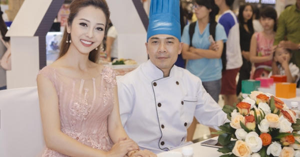 Gái 3 con Jennifer Phạm tái xuất khoe vai trần ngực đầy cuốn hút