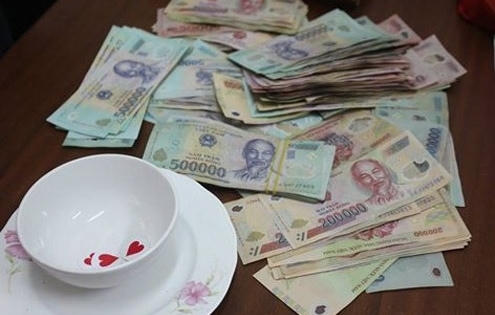 Hà Tĩnh: Đột kích “ổ bạc”, bắt giữ 17 đối tượng