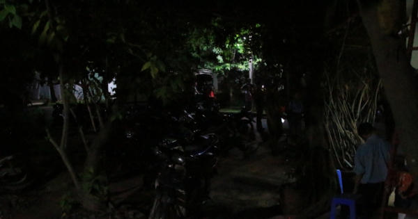 Phát hiện nam bảo vệ chết trong tư thế treo cổ, chân còn chạm đất