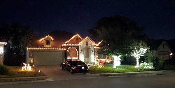 Chi hơn 100 triệu đồng trang trí biệt thự đón Giáng sinh, chỉ giàu có như Quách Thành Danh mới dám "chơi trội" đến thế