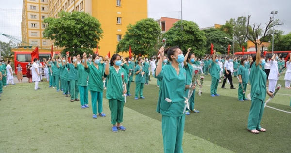 Cả nước 'chia lửa' cùng Bắc Giang 'chiến đấu' với COVID-19