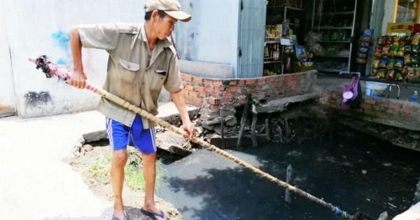 Người cựu binh cần mẫn vớt rác làm sạch môi trường