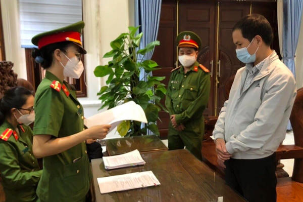 Một cán bộ địa chính bị bắt vì sai phạm đất đai