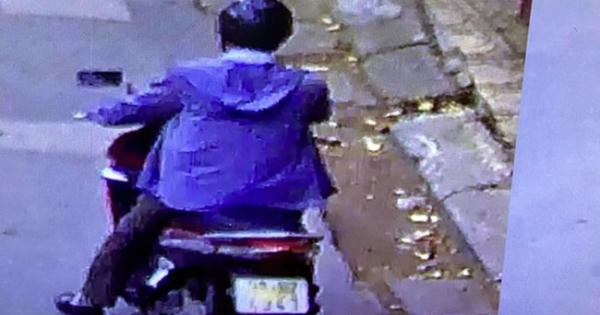 Hà Nội: Hình ảnh đầu tiên về người đàn ông lạ mặt dụ dỗ nam sinh ở cổng trường học Hà Nội: Hình ảnh đầu tiên về người đàn ông lạ mặt dụ dỗ nam sinh ở cổng trường học