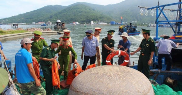 Đánh bắt tận diệt, nguy cơ cạn kiệt hải sản ven bờ