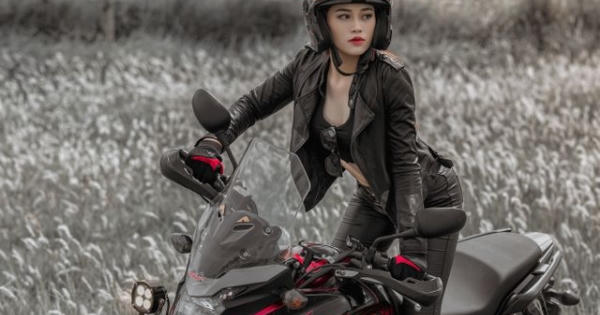Nữ sinh trường Báo đẹp và cực "ngầu" bên xe phân khối lớn