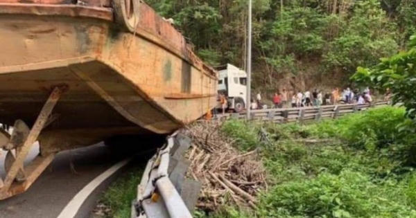 Phạt hơn 90 triệu đồng đối với xe chở thuyền "khủng" trên đèo Bảo Lộc