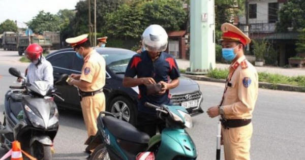 Đề xuất trừ điểm bằng lái là 'văn minh và mang tính nhân văn'