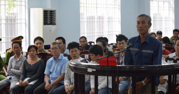 Vợ chồng thuê phòng khách sạn để tổ chức đánh bạc